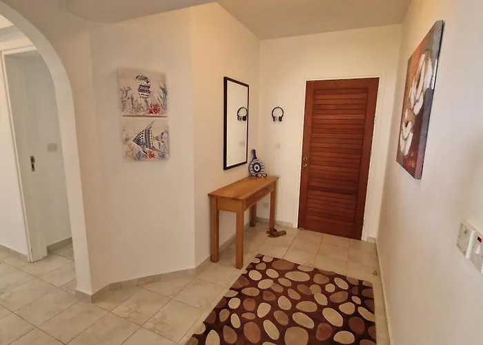 Romanson Seaview דירה